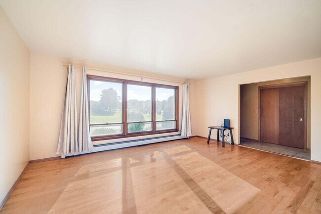 Foto del edificio - 4321 N 99th St