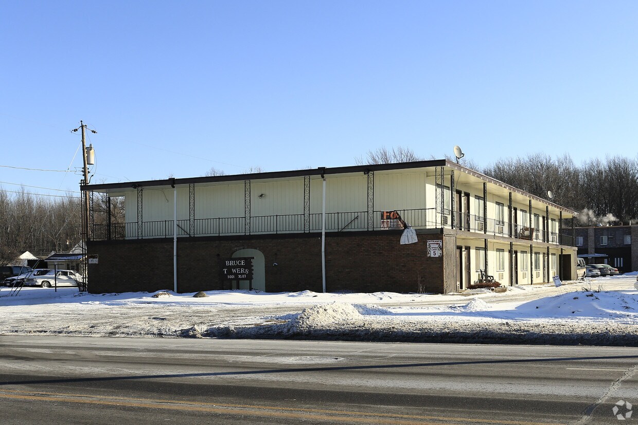 Bruce Towers Apartments in Lorain, OH