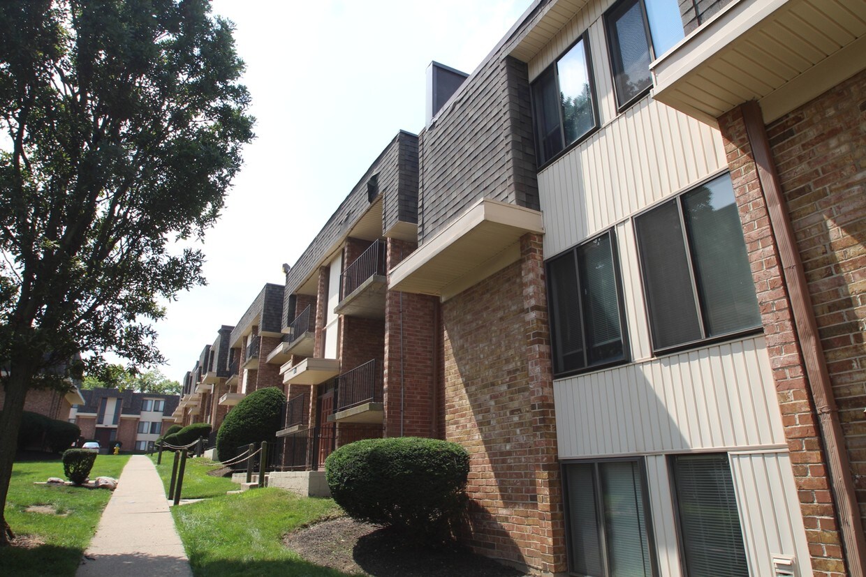 Wyoming Hills Apartments at 2466 Wyoming St Dayton, OH