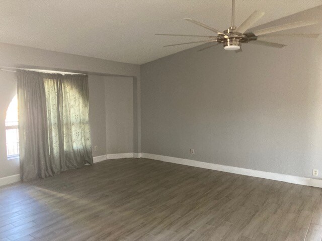 Building Photo - 3165 W Marconi Ave