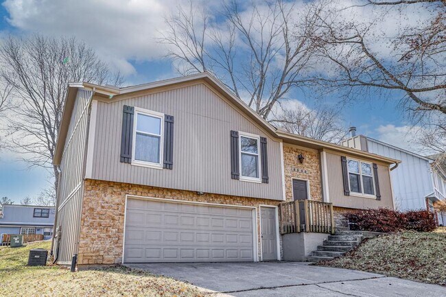Building Photo - 5505 NW Verlin Dr