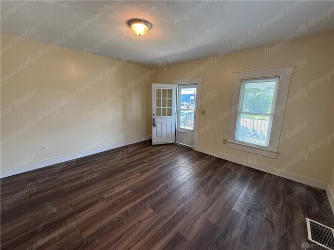 Foto del edificio - 1835 Hillsdale Ave