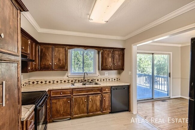 Building Photo - 538 Raemar Cir
