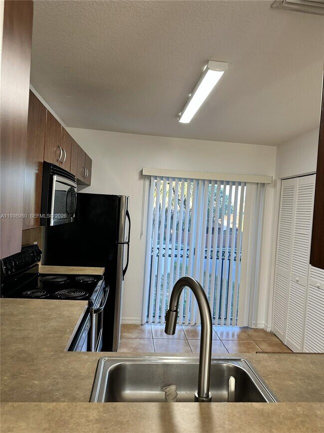 Building Photo - 6706 SW 115th Ct