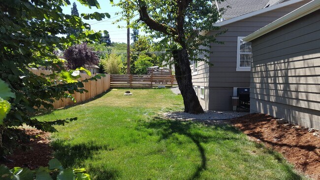 Foto del edificio - 1901 Douglas St