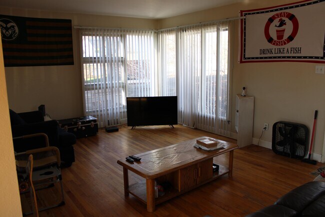 Foto del edificio - 1832 N Crestmore Ct