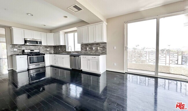 Foto del edificio - 4100 Wilshire Blvd