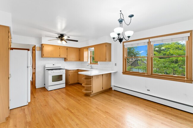 Foto del edificio - 7601 W Belmont Ave