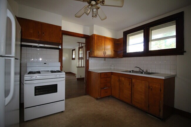 Building Photo - 57 Elmont Rd