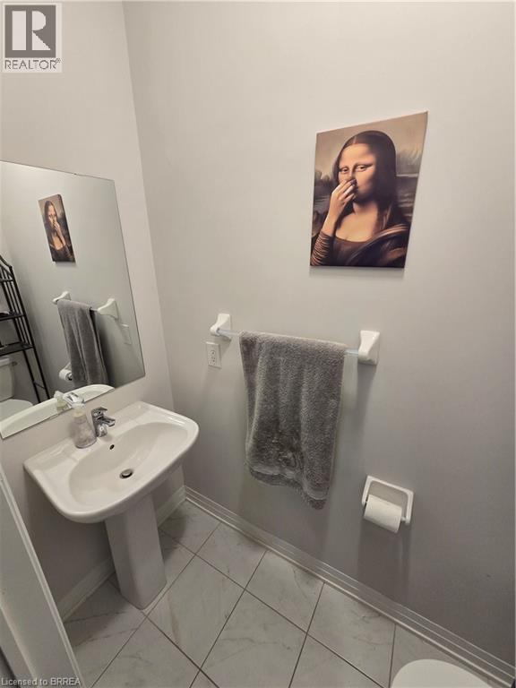 Building Photo - 585 Colborne St