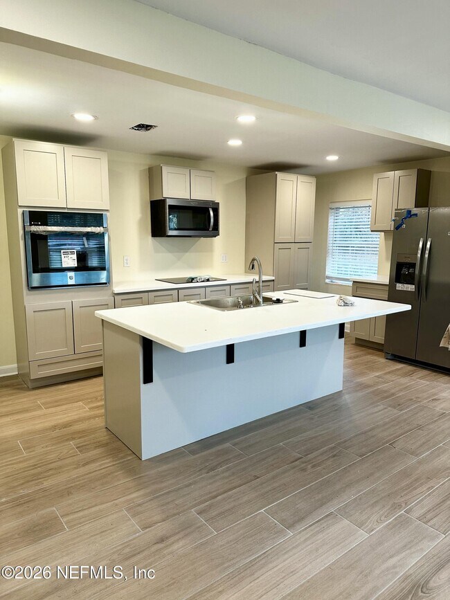 Foto del edificio - 5637 Floral Bluff Rd