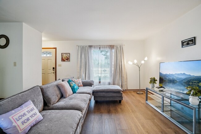 Building Photo - 10783 W Appleton Ave