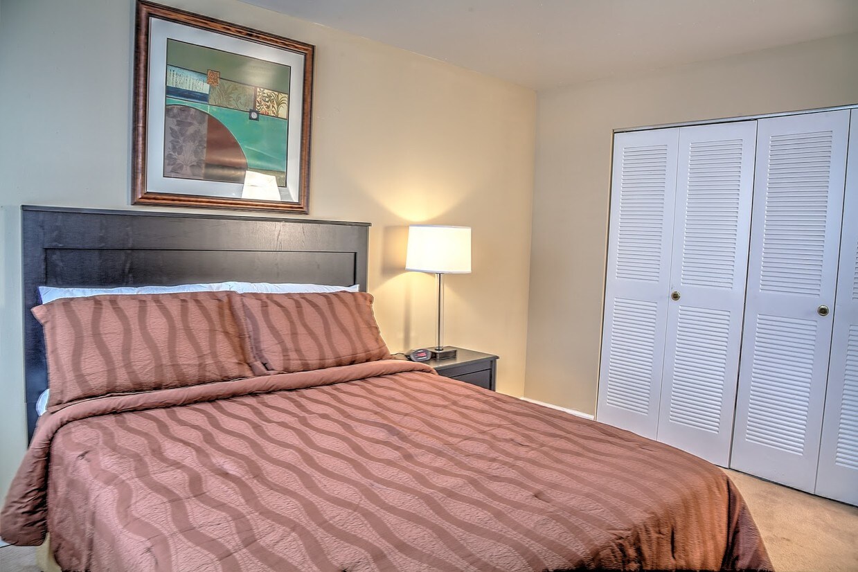 Foto principal - 5540 Pershing Ave
