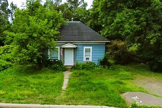 Building Photo - 218 Sabin Ave W