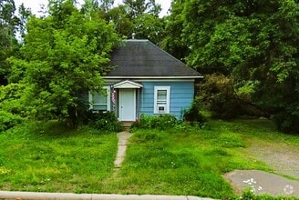 Building Photo - 218 Sabin Ave W