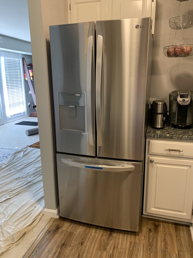 All new appliances (LG Smart) - 12709 Gordon Blvd