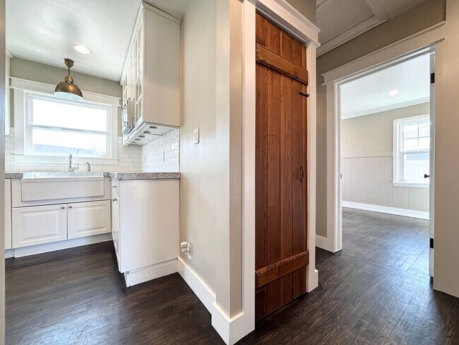 Foto del edificio - Gorgeous Sugarhouse Remodel!