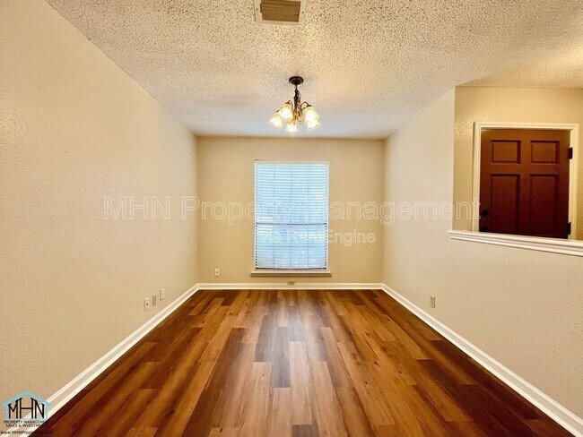 Foto del edificio - 1627 Firwick Dr