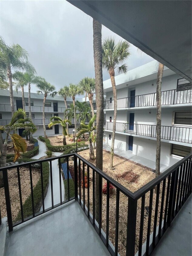 Building Photo - 10825 SW 112th Ave