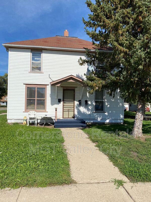 Building Photo - 405 2nd St NE