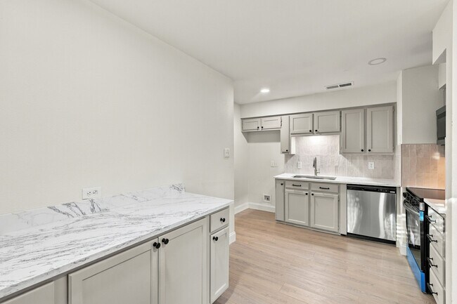 Foto del edificio - 2BR/1.0BA Home - Arlington
