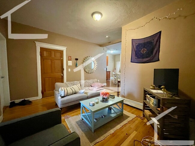 Building Photo - XL Modern & Sunny Apt near T!  Perfect for BU students and working pros alike!