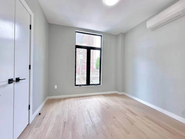 Foto principal - 2 bedroom in BROOKLYN NY 11226