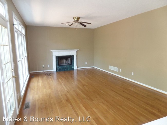 Building Photo - 405 Longwood Pl