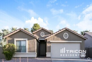 Building Photo - 43714 Cale Dr