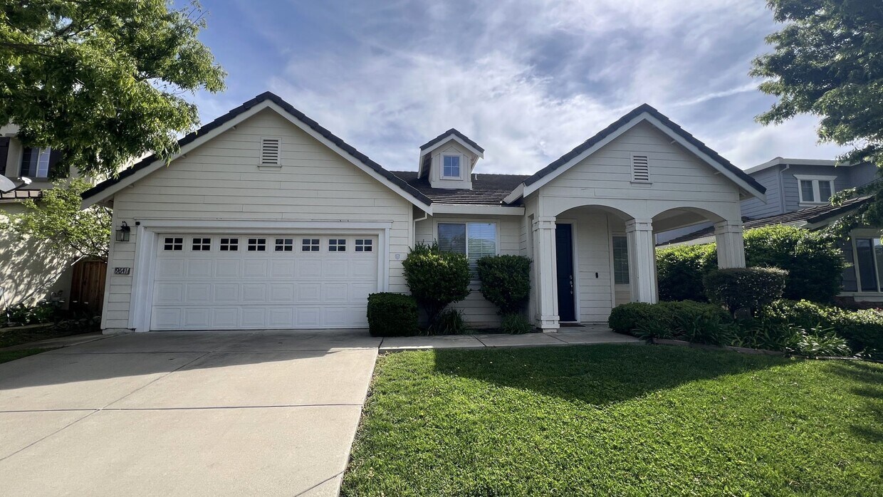 Primary Photo - Spacious Elk Grove 4bd/2ba Home with 2 Car...