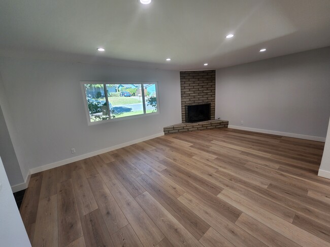 Building Photo - 1016 Salisbury Ct