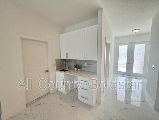 Foto del edificio - 57 Broadmoor Ln