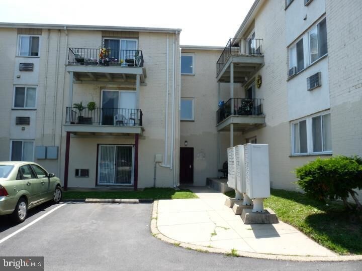 Primary Photo - 1420 Arch St