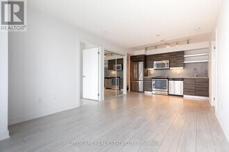 Building Photo - 525 Adelaide St W