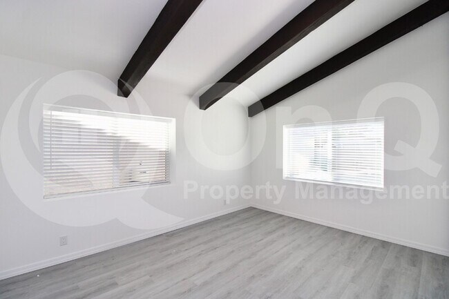 Building Photo - 5623 S Rocky Point Rd