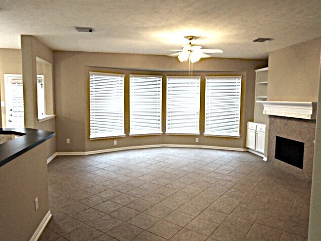 Foto del edificio - 3523 Pine Valley Dr
