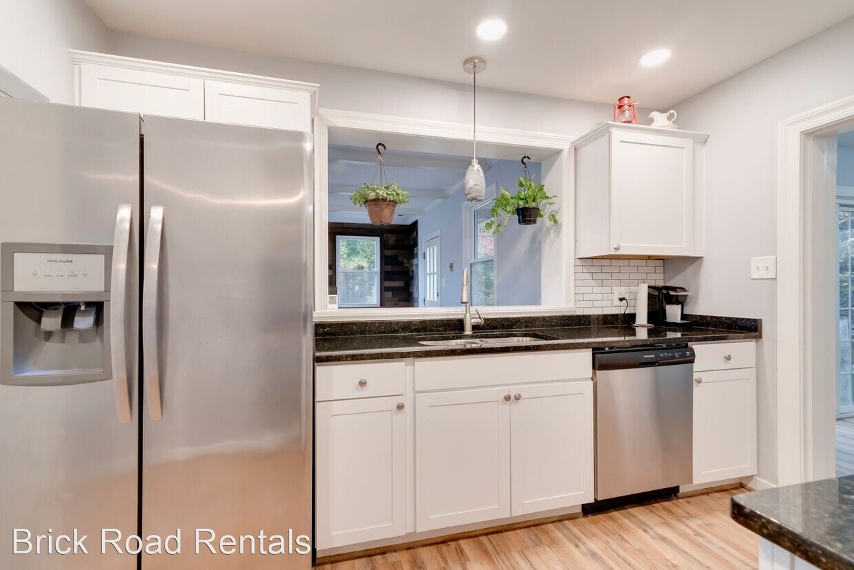 Foto principal - 3 br, 2 bath House - 831 Dongola Road