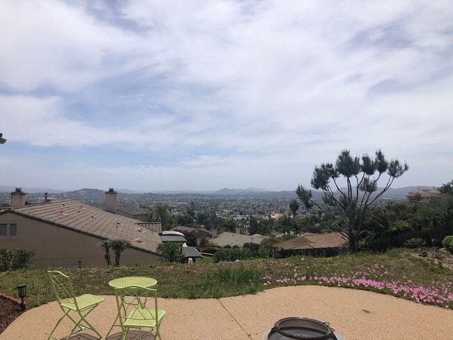 Building Photo - Immaculate 4-Bedroom House with Stunning V...