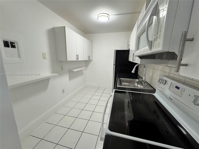 Building Photo - 1251 NE 108th St