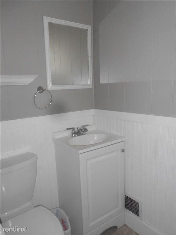 Building Photo - 32 Fuller Ave SE