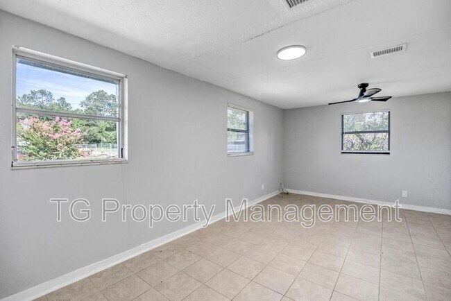 Foto del edificio - 6855 Hafford Ln