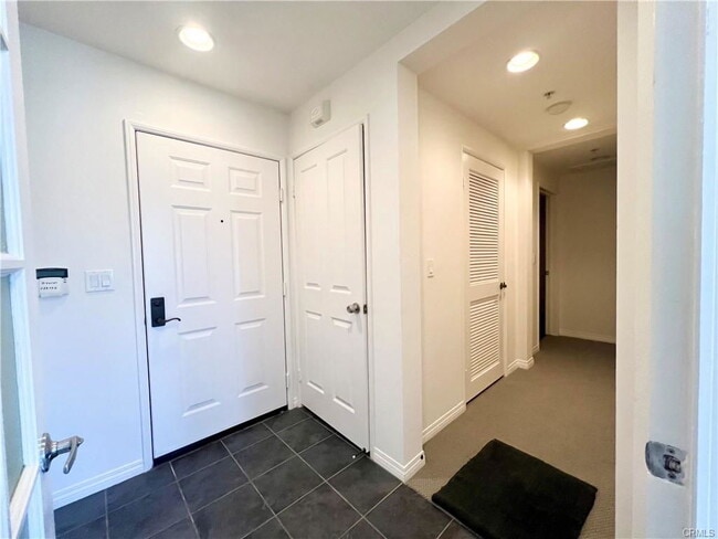 Building Photo - 6020 S Seabluff Dr