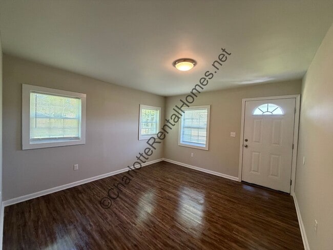 Building Photo - Updated one story home less than 10 minutes from Catawba Two Kings Casino