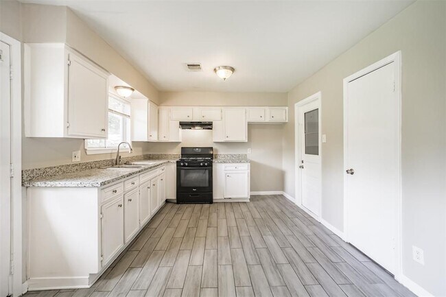 Foto del edificio - 1306 Glencrest Dr