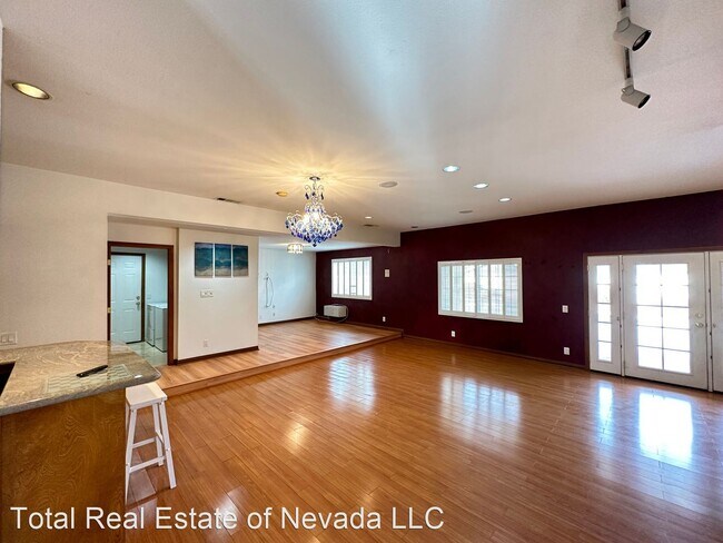 Building Photo - 3 br, 3 bath House - 2916 W Oakey Blvd