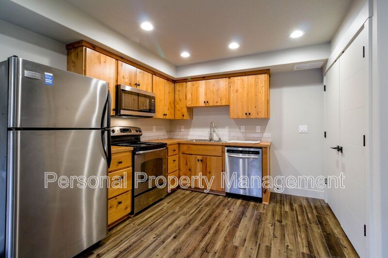 Foto principal - 707 N 1st Ave