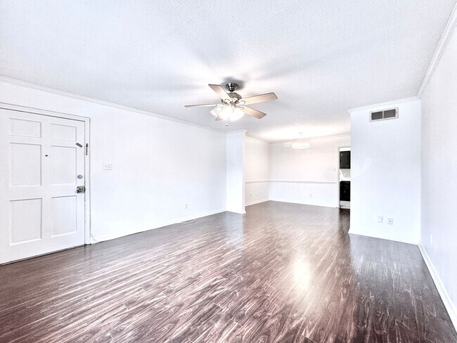 Foto del edificio - Spacious 2 Bed/2 Bathroom Condo in Bocage – Walk to Towne Center & Whole Foods!