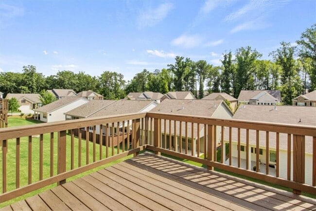 Building Photo - 2044 Britt Dr