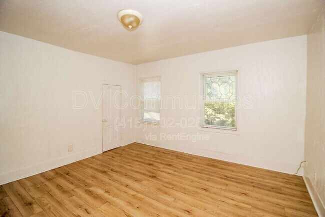 Foto del edificio - 636 Allyn St