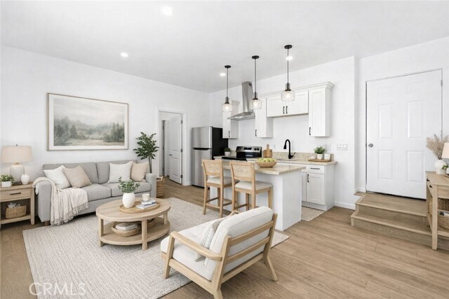 Foto del edificio - 1375 N Mentor Ave